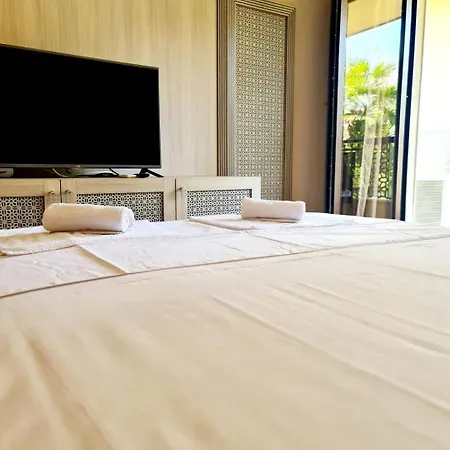 Luxurious - Pool View In Argisht Partez Apartament *